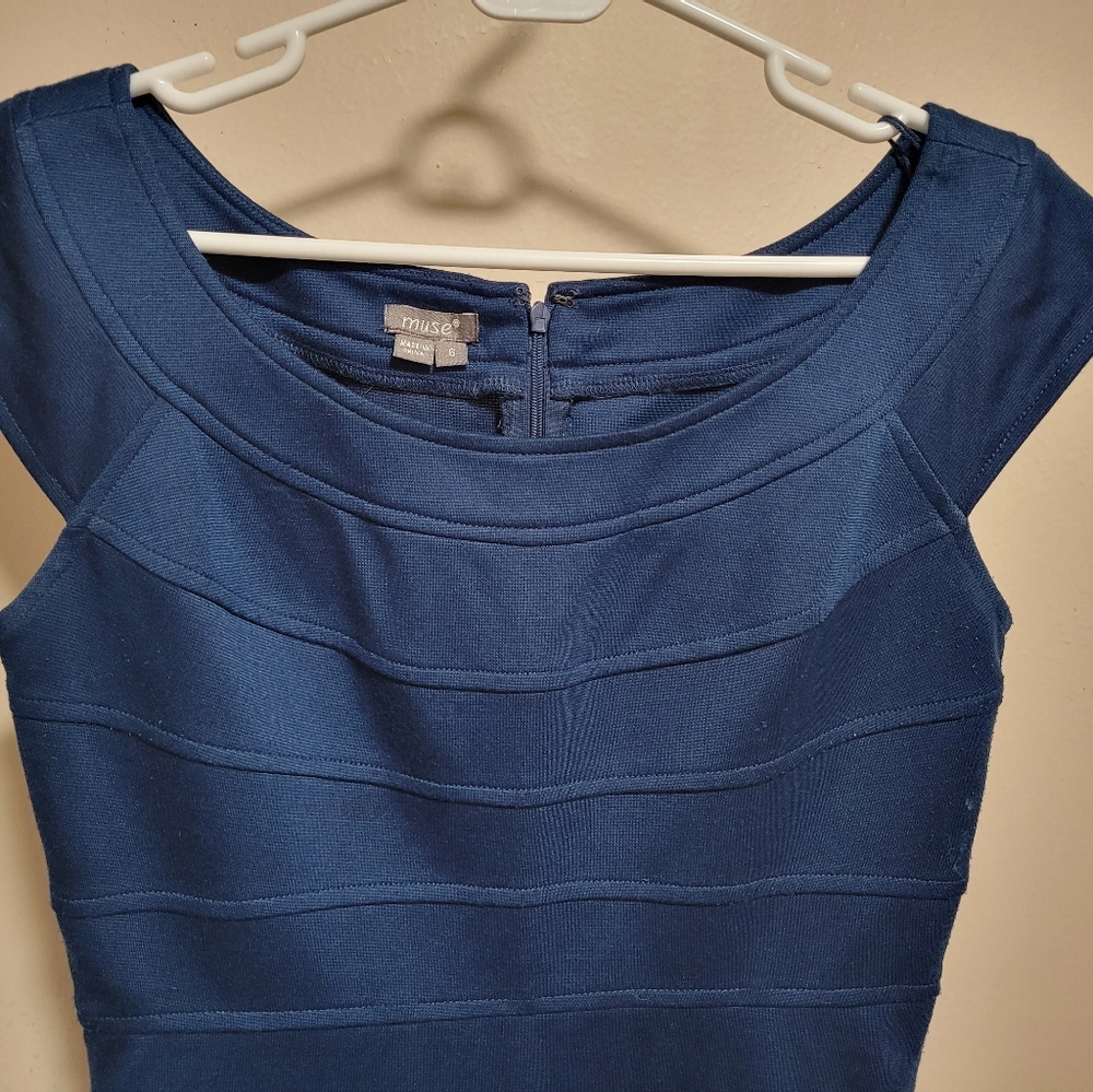 Muse size 6 Navy Blue Dress